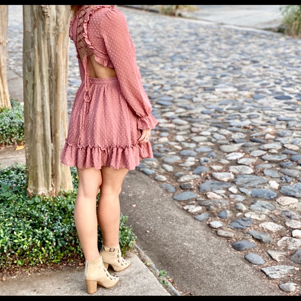 Pink long-sleeved backless dress